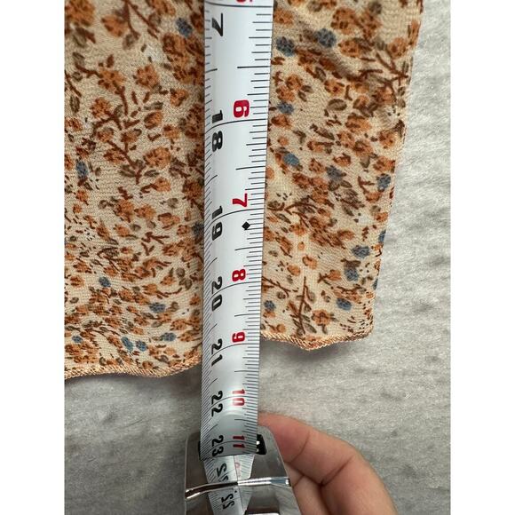 Lulu's Floral Blouse in Orange and White - Picture 9 of 9